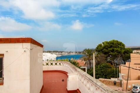 House with garden in Es Castell