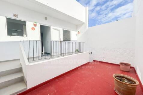 House with garage in Ciutadella