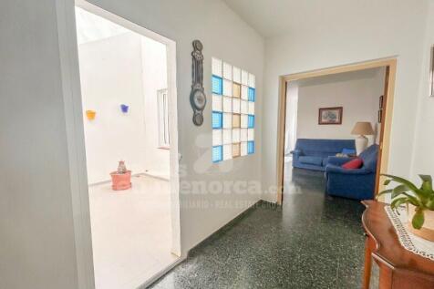 House with garage in Ciutadella