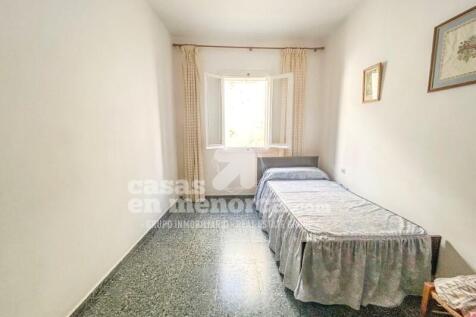 House with garage in Ciutadella