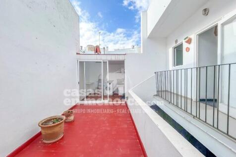House with garage in Ciutadella