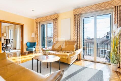 Stately penthouse in Centro Mahon