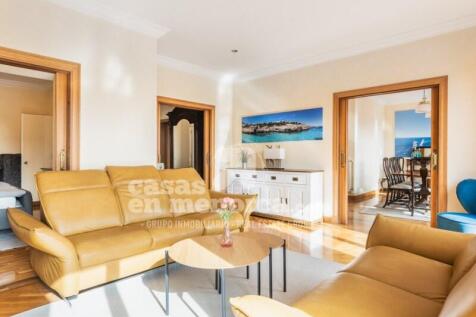 Stately penthouse in Centro Mahon