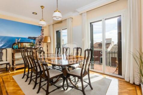 Stately penthouse in Centro Mahon