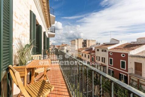 Stately penthouse in Centro Mahon
