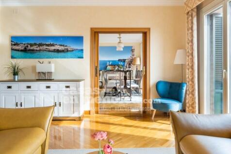 Stately penthouse in Centro Mahon