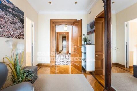 Stately penthouse in Centro Mahon