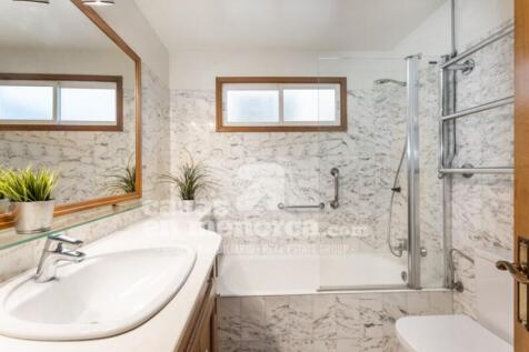 Stately penthouse in Centro Mahon