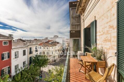 Stately penthouse in Centro Mahon