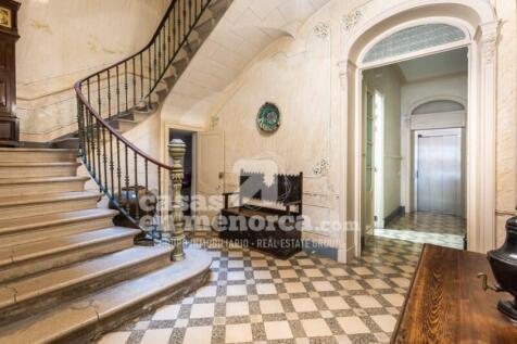 Stately penthouse in Centro Mahon
