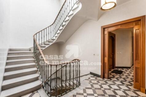 Stately penthouse in Centro Mahon