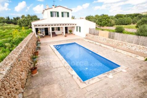 Country house with pool in Llucmasanes