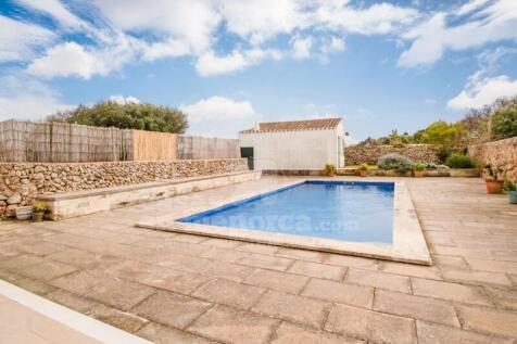Country house with pool in Llucmasanes