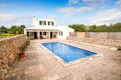 Country house with pool in Llucmasanes