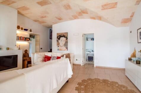 Country house with pool in Llucmasanes