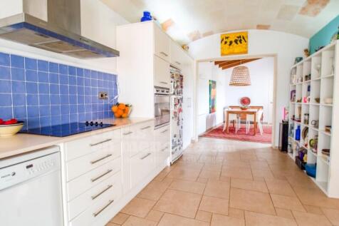 Country house with pool in Llucmasanes