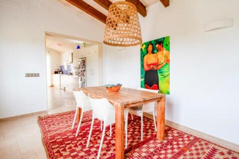 Country house with pool in Llucmasanes