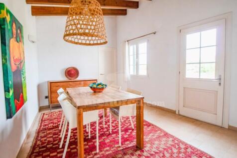 Country house with pool in Llucmasanes