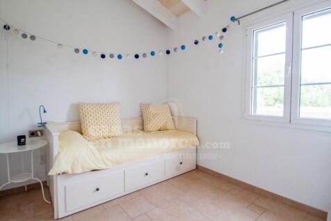 Country house with pool in Llucmasanes