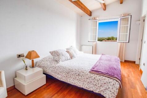 Country house with pool in Llucmasanes