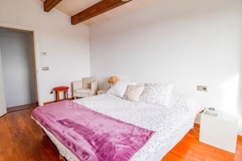 Country house with pool in Llucmasanes