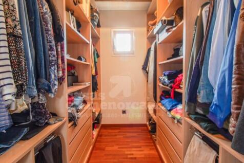 Country house with pool in Llucmasanes