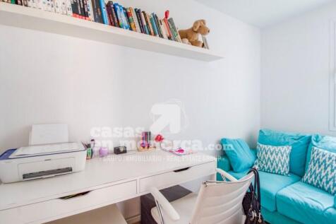 Country house with pool in Llucmasanes