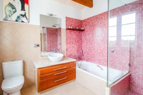 Country house with pool in Llucmasanes