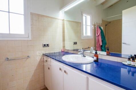 Country house with pool in Llucmasanes