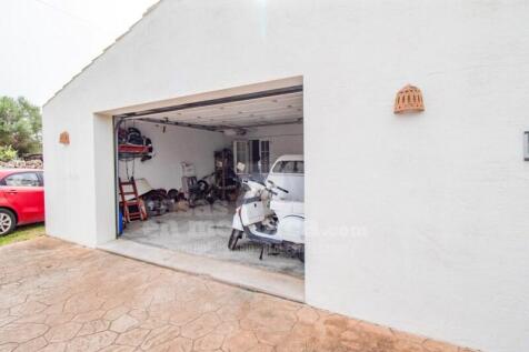 Country house with pool in Llucmasanes