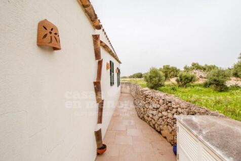 Country house with pool in Llucmasanes