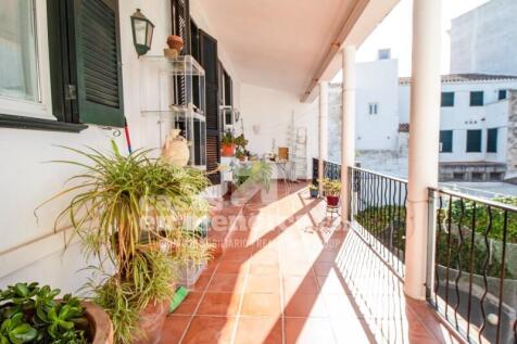 Apartment with lift and garden in Mahón