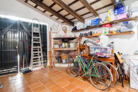 Casa Sant Lluis Garage