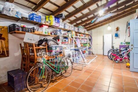 Casa Sant Lluis Garage