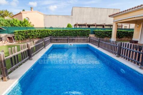 Villa with pool in Malbuger