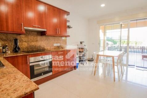 Villa with pool in Malbuger