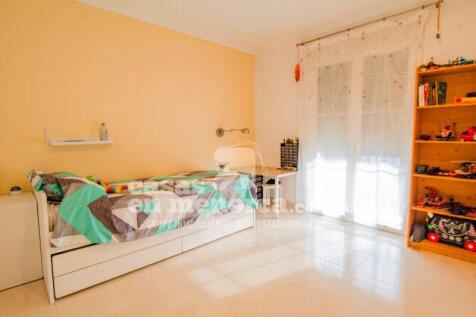 Villa with pool in Malbuger