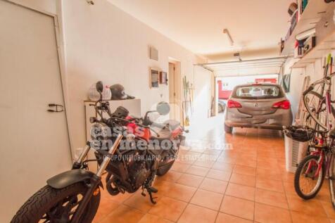 Villa with pool in Malbuger