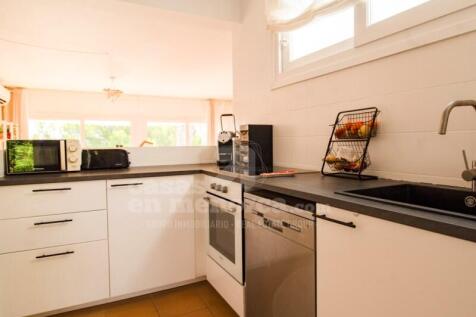 Licensed flat in Coves Noves