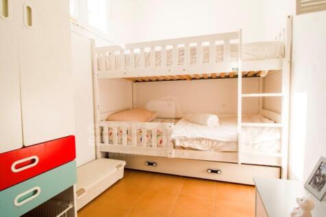 Licensed flat in Coves Noves