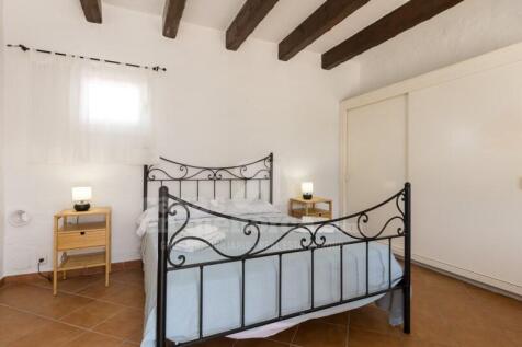 Villa for sale in Cala Llonga