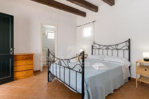 Villa for sale in Cala Llonga