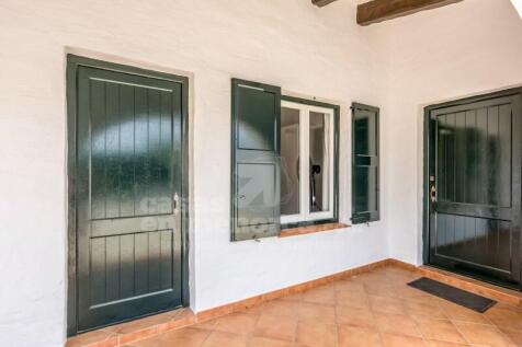 Villa for sale in Cala Llonga