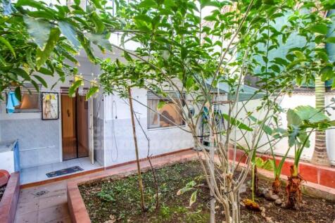 House with patio in Es Castell