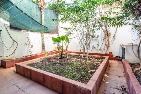 House with patio in Es Castell