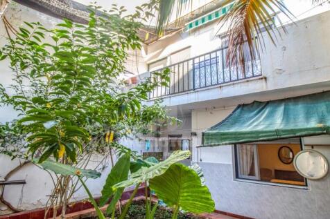 House with patio in Es Castell