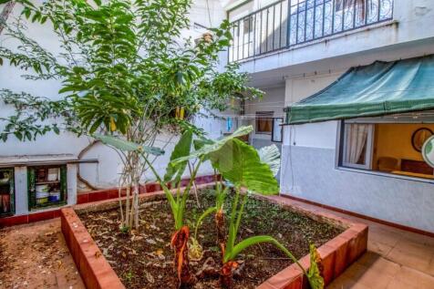 House with patio in Es Castell