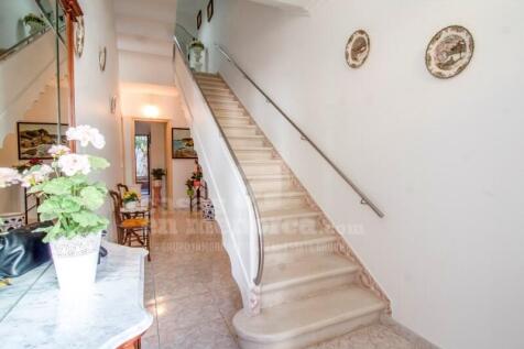 House with patio in Es Castell