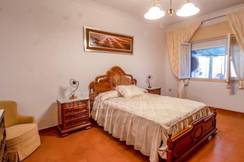 House with patio in Es Castell