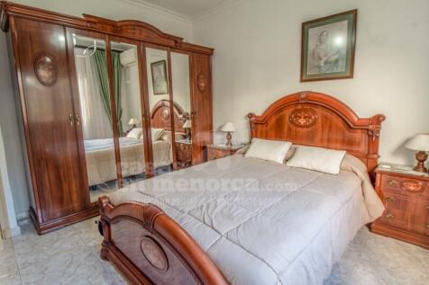 House with patio in Es Castell